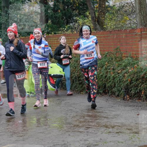 07.12.2025 - St. Pauli X-Mass-Run No. 15 Michael Burmester http://msf.ph/oto/9402406 07.12.2025 10:42:33 Laufen 927, 3272, 932, 2254, 925 meine-sportfotos.de