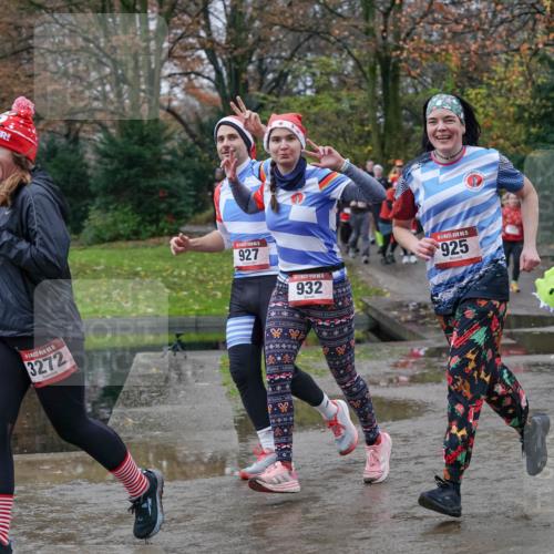 07.12.2025 - St. Pauli X-Mass-Run No. 15 Michael Burmester http://msf.ph/oto/9402417 07.12.2025 10:42:35 Laufen 3272, 927, 932, 15, 925, 142 meine-sportfotos.de