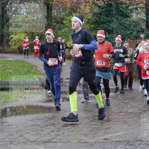 07.12.2025 - St. Pauli X-Mass-Run No. 15 Michael Burmester http://msf.ph/oto/9402454 07.12.2025 10:42:44 Laufen 216, 557, 7, 875, 215, 281, 1102, 128 meine-sportfotos.de