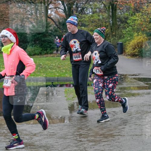 07.12.2025 - St. Pauli X-Mass-Run No. 15 Michael Burmester http://msf.ph/oto/9402490 07.12.2025 10:42:52 Laufen 00, 1668, 1670 meine-sportfotos.de