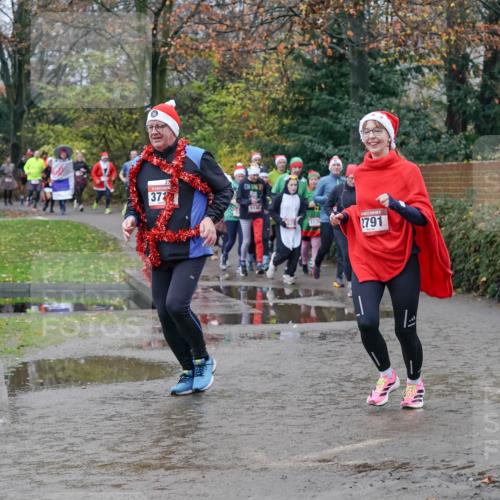 07.12.2025 - St. Pauli X-Mass-Run No. 15 Michael Burmester http://msf.ph/oto/9402612 07.12.2025 10:43:24 Laufen 37, 2791 meine-sportfotos.de