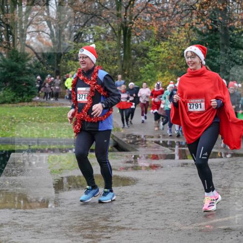 07.12.2025 - St. Pauli X-Mass-Run No. 15 Michael Burmester http://msf.ph/oto/9402616 07.12.2025 10:43:24 Laufen 3719, 3719, 2791 meine-sportfotos.de