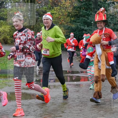 07.12.2025 - St. Pauli X-Mass-Run No. 15 Michael Burmester http://msf.ph/oto/9402712 07.12.2025 10:43:49 Laufen 024, 1025, 432, 1211 meine-sportfotos.de