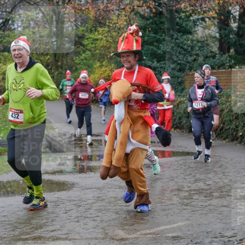 07.12.2025 - St. Pauli X-Mass-Run No. 15 Michael Burmester http://msf.ph/oto/9402714 07.12.2025 10:43:49 Laufen 25, 432, 842, 1211 meine-sportfotos.de