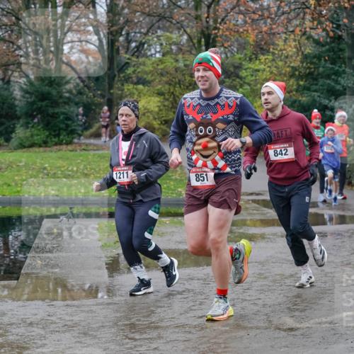 07.12.2025 - St. Pauli X-Mass-Run No. 15 Michael Burmester http://msf.ph/oto/9402728 07.12.2025 10:43:53 Laufen 00, 1211, 851, 842, 489 meine-sportfotos.de