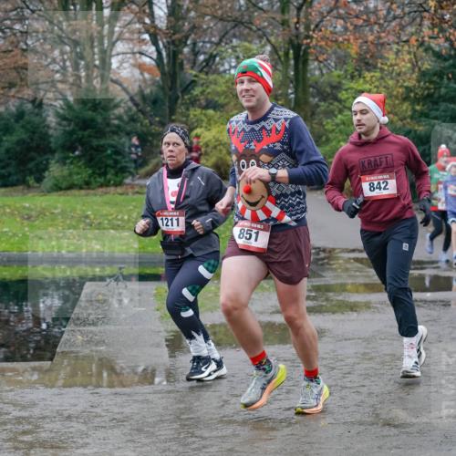 07.12.2025 - St. Pauli X-Mass-Run No. 15 Michael Burmester http://msf.ph/oto/9402729 07.12.2025 10:43:53 Laufen 1211, 851, 842, 489 meine-sportfotos.de