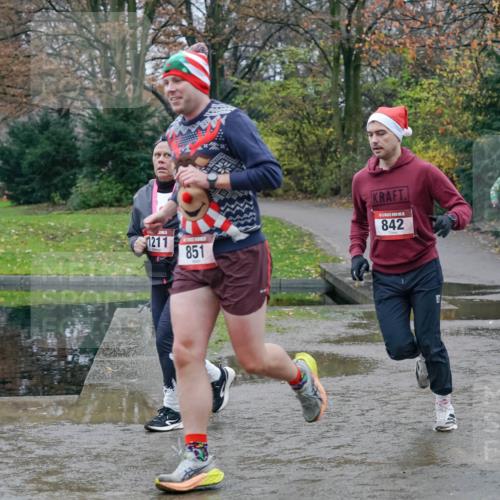 07.12.2025 - St. Pauli X-Mass-Run No. 15 Michael Burmester http://msf.ph/oto/9402731 07.12.2025 10:43:53 Laufen 10, 1211, 851, 842, 56, 595, 489 meine-sportfotos.de
