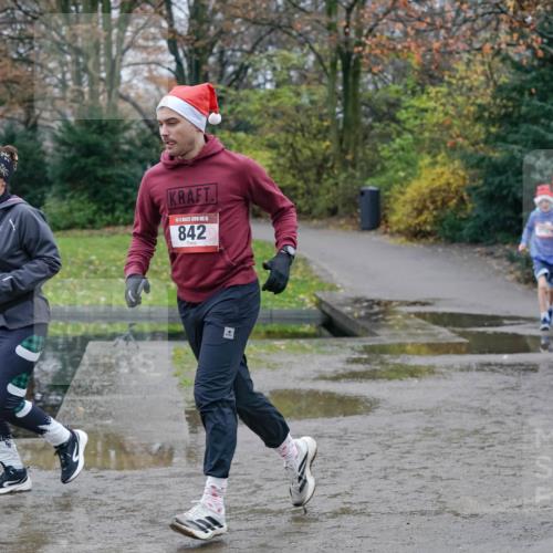 07.12.2025 - St. Pauli X-Mass-Run No. 15 Michael Burmester http://msf.ph/oto/9402732 07.12.2025 10:43:53 Laufen 1211, 15, 842, 4, 489 meine-sportfotos.de