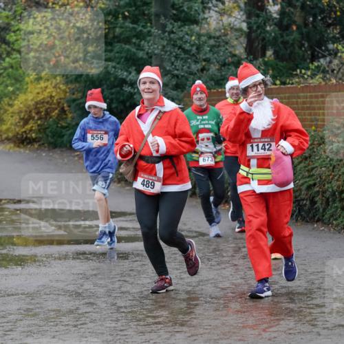 07.12.2025 - St. Pauli X-Mass-Run No. 15 Michael Burmester http://msf.ph/oto/9402733 07.12.2025 10:43:54 Laufen 556, 489, 673, 15, 1142 meine-sportfotos.de