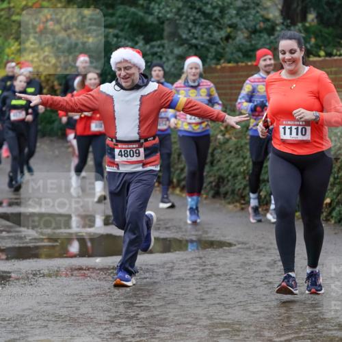 07.12.2025 - St. Pauli X-Mass-Run No. 15 Michael Burmester http://msf.ph/oto/9402805 07.12.2025 10:44:20 Laufen 5, 4809, 15, 1110 meine-sportfotos.de