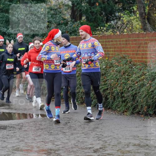 07.12.2025 - St. Pauli X-Mass-Run No. 15 Michael Burmester http://msf.ph/oto/9402811 07.12.2025 10:44:22 Laufen 65, 4571, 858, 224, 854, 224 meine-sportfotos.de