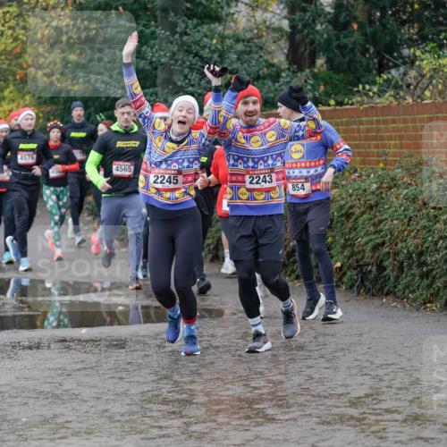 07.12.2025 - St. Pauli X-Mass-Run No. 15 Michael Burmester http://msf.ph/oto/9402814 07.12.2025 10:44:23 Laufen 4544, 4576, 4565, 15, 2245, 2243, 854 meine-sportfotos.de