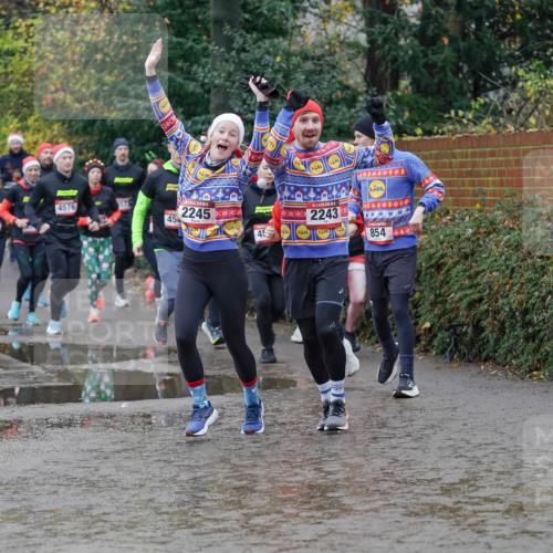 07.12.2025 - St. Pauli X-Mass-Run No. 15 Michael Burmester http://msf.ph/oto/9402815 07.12.2025 10:44:23 Laufen 8957, 4576, 45, 2245, 45, 2243, 854 meine-sportfotos.de