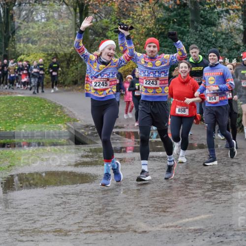 07.12.2025 - St. Pauli X-Mass-Run No. 15 Michael Burmester http://msf.ph/oto/9402822 07.12.2025 10:44:24 Laufen 2245, 2243, 565, 4575, 854, 858, 4561 meine-sportfotos.de