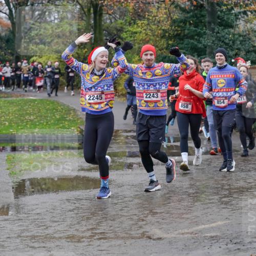 07.12.2025 - St. Pauli X-Mass-Run No. 15 Michael Burmester http://msf.ph/oto/9402824 07.12.2025 10:44:24 Laufen 2245, 2243, 4571, 4561, 858, 854 meine-sportfotos.de