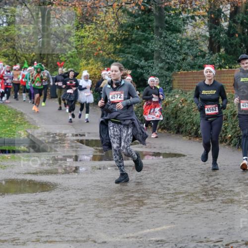 07.12.2025 - St. Pauli X-Mass-Run No. 15 Michael Burmester http://msf.ph/oto/9402868 07.12.2025 10:44:34 Laufen 4572, 4562, 4575 meine-sportfotos.de