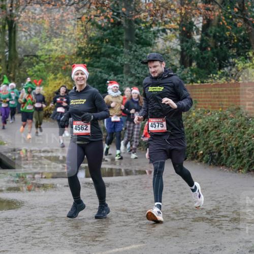 07.12.2025 - St. Pauli X-Mass-Run No. 15 Michael Burmester http://msf.ph/oto/9402874 07.12.2025 10:44:36 Laufen 0, 0, 4562, 4575 meine-sportfotos.de