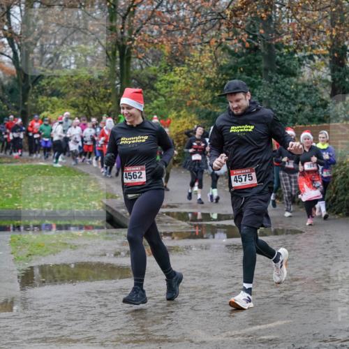 07.12.2025 - St. Pauli X-Mass-Run No. 15 Michael Burmester http://msf.ph/oto/9402878 07.12.2025 10:44:36 Laufen 0, 0, 4562, 4575 meine-sportfotos.de