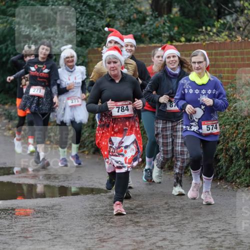 07.12.2025 - St. Pauli X-Mass-Run No. 15 Michael Burmester http://msf.ph/oto/9402881 07.12.2025 10:44:38 Laufen 502, 271, 273, 784, 574 meine-sportfotos.de