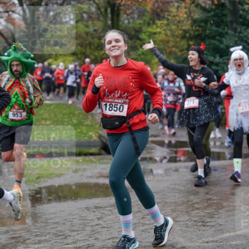 07.12.2025 - St. Pauli X-Mass-Run No. 15 Michael Burmester http://msf.ph/oto/9402897 07.12.2025 10:44:42 Laufen 5, 944, 953, 15, 1850, 271, 273, 1200 meine-sportfotos.de