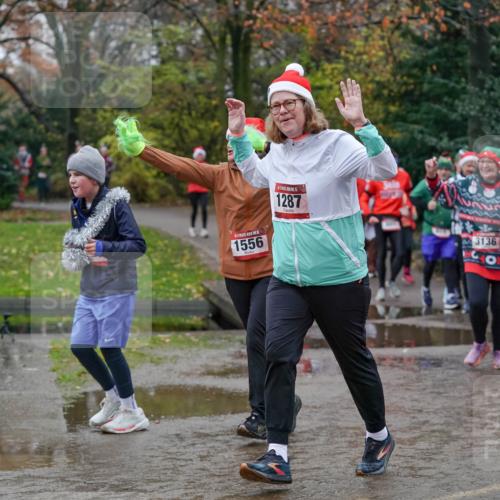07.12.2025 - St. Pauli X-Mass-Run No. 15 Michael Burmester http://msf.ph/oto/9402923 07.12.2025 10:44:48 Laufen 1556, 1287, 3136, 137, 3124 meine-sportfotos.de