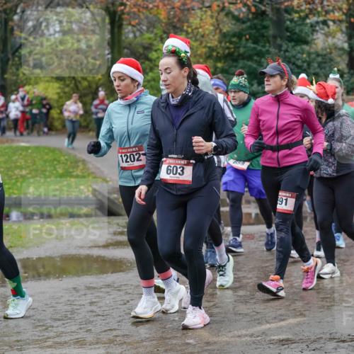 07.12.2025 - St. Pauli X-Mass-Run No. 15 Michael Burmester http://msf.ph/oto/9402947 07.12.2025 10:44:52 Laufen 15, 1202, 15, 603, 659, 91, 204, 414 meine-sportfotos.de