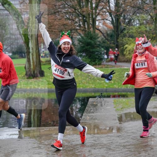 07.12.2025 - St. Pauli X-Mass-Run No. 15 Michael Burmester http://msf.ph/oto/9402970 07.12.2025 10:44:57 Laufen 15, 4190, 4191, 15, 1196 meine-sportfotos.de