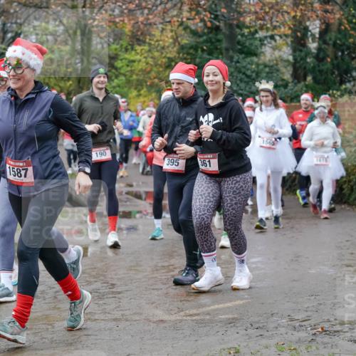 07.12.2025 - St. Pauli X-Mass-Run No. 15 Michael Burmester http://msf.ph/oto/9403079 07.12.2025 10:45:24 Laufen 313, 1587, 190, 395, 361, 1565, 1619 meine-sportfotos.de