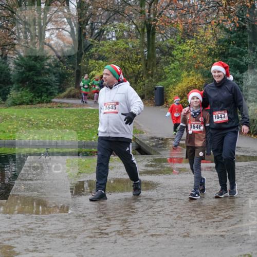 07.12.2025 - St. Pauli X-Mass-Run No. 15 Michael Burmester http://msf.ph/oto/9403610 07.12.2025 10:47:47 Laufen 1645, 1646, 1647 meine-sportfotos.de