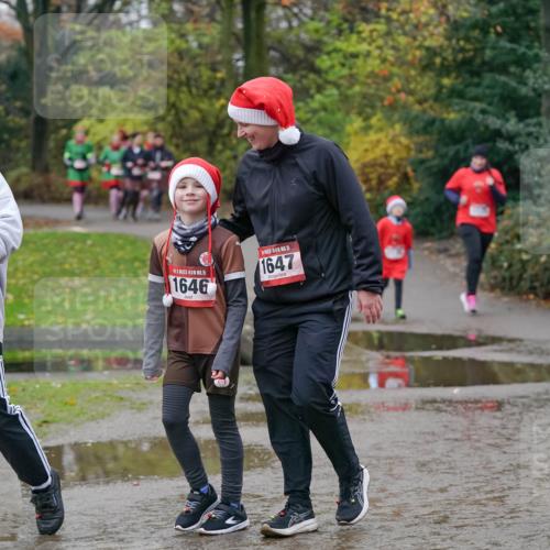 07.12.2025 - St. Pauli X-Mass-Run No. 15 Michael Burmester http://msf.ph/oto/9403612 07.12.2025 10:47:48 Laufen 1645, 15, 1646, 15, 1647 meine-sportfotos.de