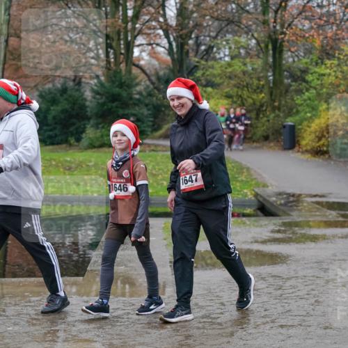 07.12.2025 - St. Pauli X-Mass-Run No. 15 Michael Burmester http://msf.ph/oto/9403615 07.12.2025 10:47:49 Laufen 1645, 1646, 1647 meine-sportfotos.de