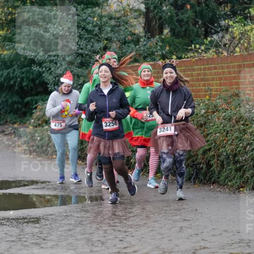 07.12.2025 - St. Pauli X-Mass-Run No. 15 Michael Burmester http://msf.ph/oto/9403637 07.12.2025 10:48:01 Laufen 475, 3256, 3241 meine-sportfotos.de