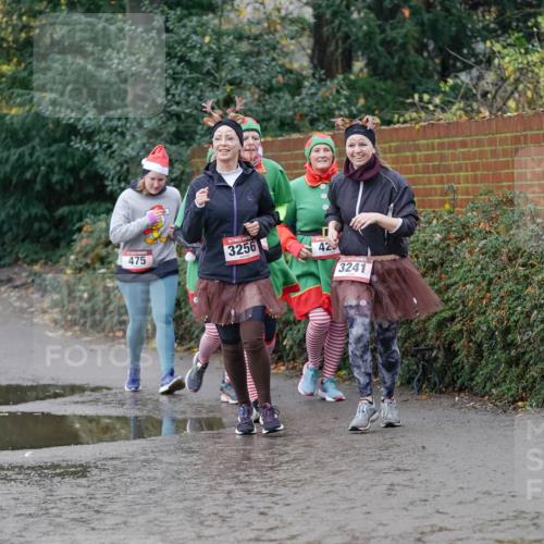 07.12.2025 - St. Pauli X-Mass-Run No. 15 Michael Burmester http://msf.ph/oto/9403638 07.12.2025 10:48:01 Laufen 3256, 423, 475, 3241 meine-sportfotos.de