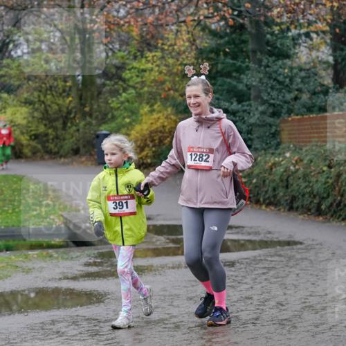 07.12.2025 - St. Pauli X-Mass-Run No. 15 Michael Burmester http://msf.ph/oto/9403690 07.12.2025 10:48:31 Laufen 15, 391, 1282 meine-sportfotos.de