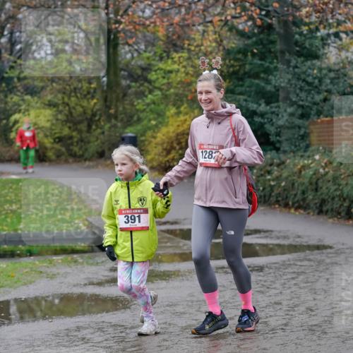 07.12.2025 - St. Pauli X-Mass-Run No. 15 Michael Burmester http://msf.ph/oto/9403691 07.12.2025 10:48:31 Laufen 15, 391, 15, 1282 meine-sportfotos.de