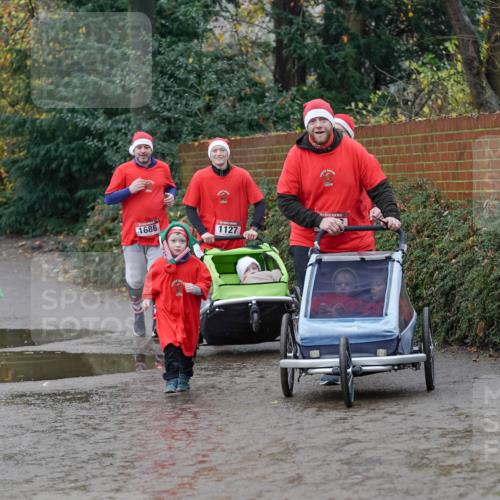 07.12.2025 - St. Pauli X-Mass-Run No. 15 Michael Burmester http://msf.ph/oto/9403707 07.12.2025 10:48:52 Laufen 1798, 1686, 1127 meine-sportfotos.de