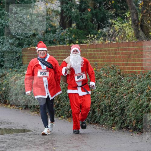 07.12.2025 - St. Pauli X-Mass-Run No. 15 Michael Burmester http://msf.ph/oto/9403792 07.12.2025 10:56:43 Laufen 859, 861 meine-sportfotos.de