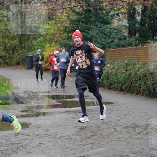 07.12.2025 - St. Pauli X-Mass-Run No. 15 Michael Burmester http://msf.ph/oto/9403994 07.12.2025 11:01:29 Laufen 2194, 2195, 335 meine-sportfotos.de