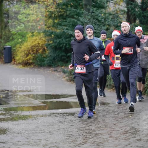 07.12.2025 - St. Pauli X-Mass-Run No. 15 Michael Burmester http://msf.ph/oto/9404008 07.12.2025 11:01:33 Laufen 2132, 1617, 05 meine-sportfotos.de