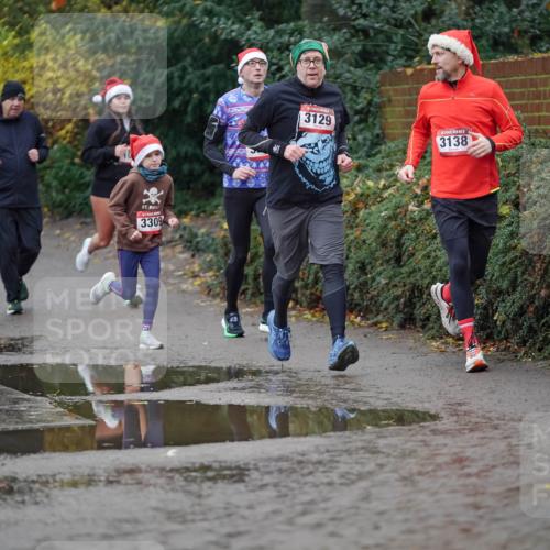 07.12.2025 - St. Pauli X-Mass-Run No. 15 Michael Burmester http://msf.ph/oto/9404025 07.12.2025 11:01:40 Laufen 3327, 3309, 3129, 3138 meine-sportfotos.de