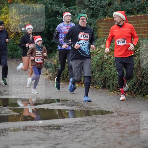 07.12.2025 - St. Pauli X-Mass-Run No. 15 Michael Burmester http://msf.ph/oto/9404026 07.12.2025 11:01:40 Laufen 3327, 3309, 3129, 3138 meine-sportfotos.de