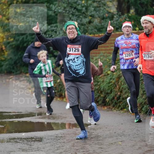 07.12.2025 - St. Pauli X-Mass-Run No. 15 Michael Burmester http://msf.ph/oto/9404028 07.12.2025 11:01:42 Laufen 332, 15, 3129, 3201, 3135 meine-sportfotos.de