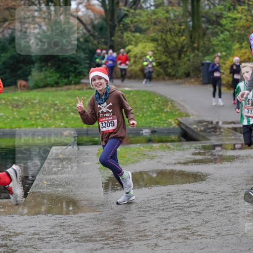 07.12.2025 - St. Pauli X-Mass-Run No. 15 Michael Burmester http://msf.ph/oto/9404037 07.12.2025 11:01:45 Laufen 138, 15, 3309, 332, 3201 meine-sportfotos.de