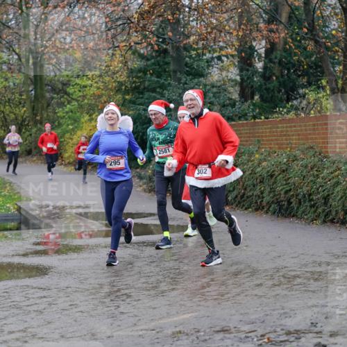 07.12.2025 - St. Pauli X-Mass-Run No. 15 Michael Burmester http://msf.ph/oto/9404067 07.12.2025 11:01:57 Laufen 295, 2581, 302 meine-sportfotos.de