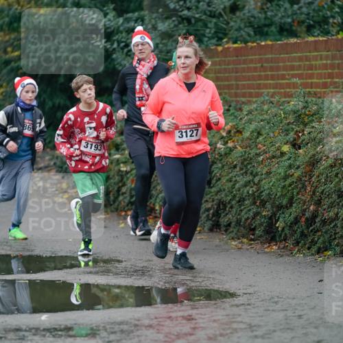 07.12.2025 - St. Pauli X-Mass-Run No. 15 Michael Burmester http://msf.ph/oto/9404098 07.12.2025 11:02:15 Laufen 869, 3193, 3127 meine-sportfotos.de