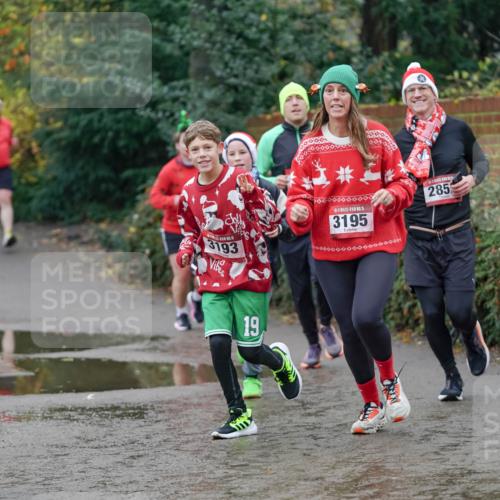 07.12.2025 - St. Pauli X-Mass-Run No. 15 Michael Burmester http://msf.ph/oto/9404106 07.12.2025 11:02:18 Laufen 3193, 19, 100000000000, 15, 3195, 285 meine-sportfotos.de