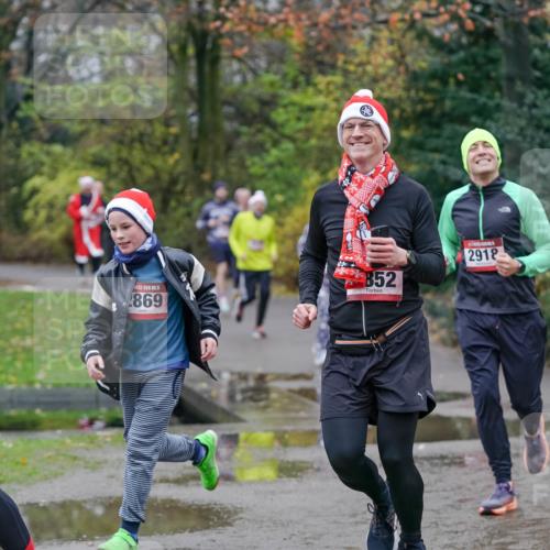 07.12.2025 - St. Pauli X-Mass-Run No. 15 Michael Burmester http://msf.ph/oto/9404112 07.12.2025 11:02:20 Laufen 15, 869, 852, 2918, 1549 meine-sportfotos.de