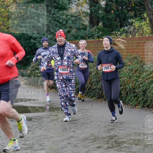 07.12.2025 - St. Pauli X-Mass-Run No. 15 Michael Burmester http://msf.ph/oto/9404127 07.12.2025 11:02:24 Laufen 109, 1902, 4627, 1907 meine-sportfotos.de