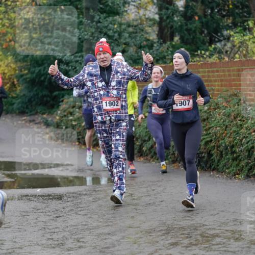 07.12.2025 - St. Pauli X-Mass-Run No. 15 Michael Burmester http://msf.ph/oto/9404129 07.12.2025 11:02:24 Laufen 09, 1902, 1907 meine-sportfotos.de