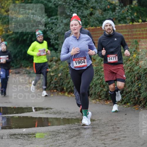 07.12.2025 - St. Pauli X-Mass-Run No. 15 Michael Burmester http://msf.ph/oto/9404165 07.12.2025 11:02:37 Laufen 15, 1904, 2477 meine-sportfotos.de